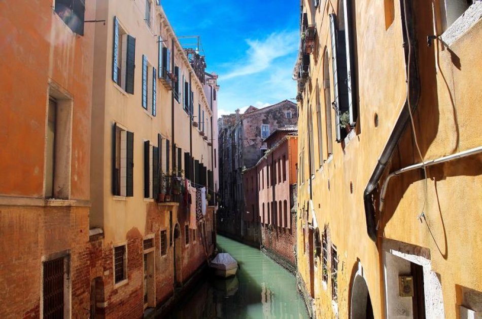 Take a walk and discover beautiful Venice