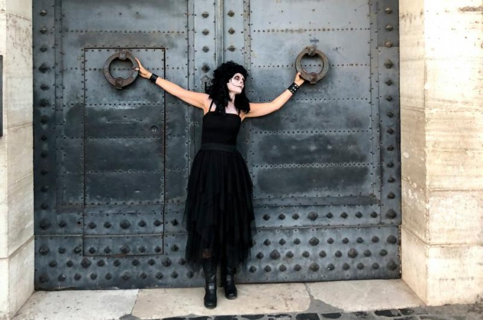 Take the Spooky Hop On Hop Off Tour Around the City 