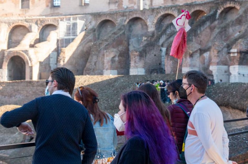 Uncover History and Explore the Vatican and Collseeum with Pick Up