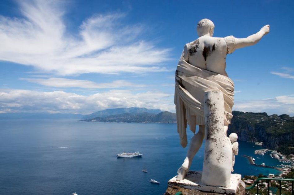 Visit the Exceptionally Beautiful Island of Capri With Hotel Pick Up