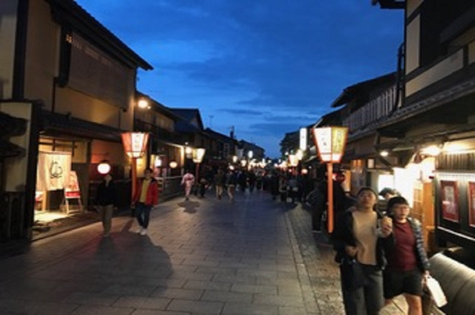 Kyoto Temple, Shrine, Geiko & Sake Private Tour
