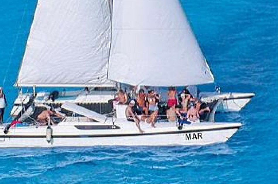4 Hour Isla Mujeres Catamaran Mr 36 (up to 20 people)