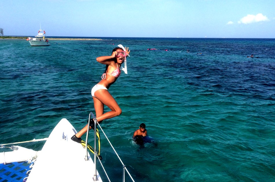 4 Hour Isla Mujeres Catamaran Mr 36 (up to 20 people)