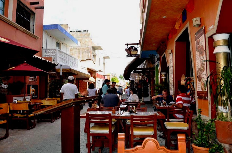 4 Hour Isla Mujeres Catamaran Mr 36 (up to 20 people)