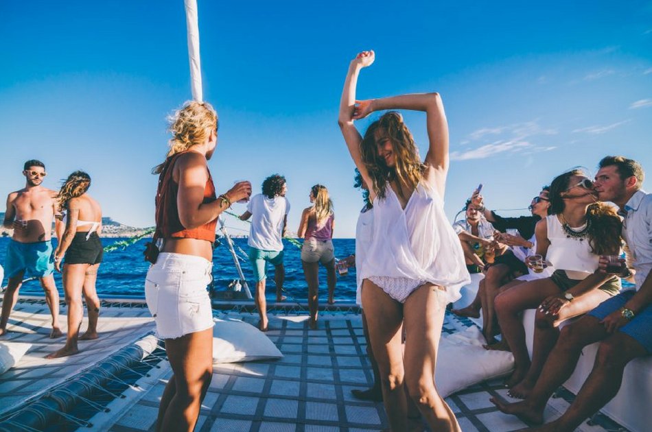 4 Hour Isla Mujeres Catamaran Mr 36 (up to 20 people)