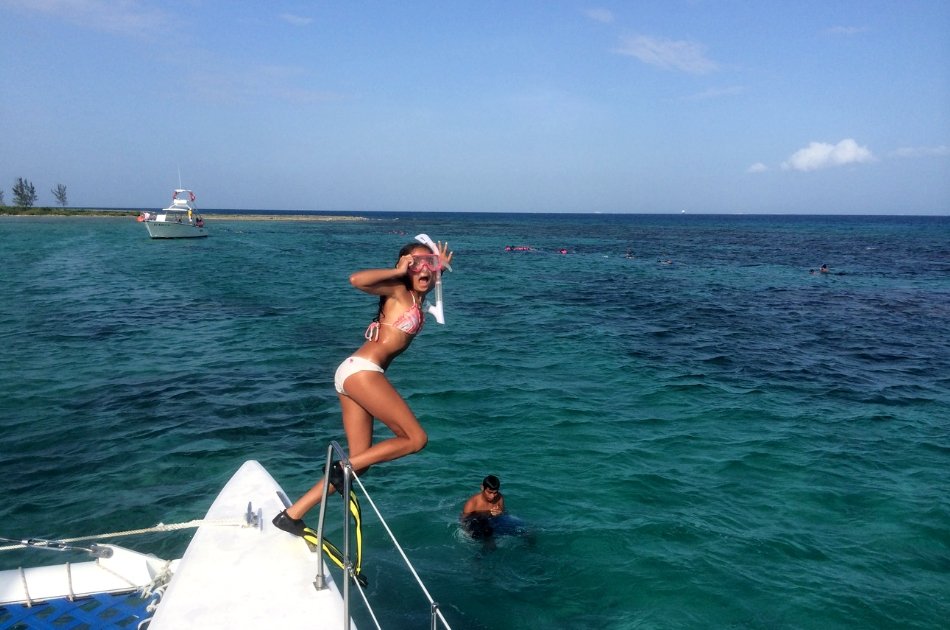 7 Hour Isla Mujeres Catamaran PDEX Private Tour (for up to 35 people)