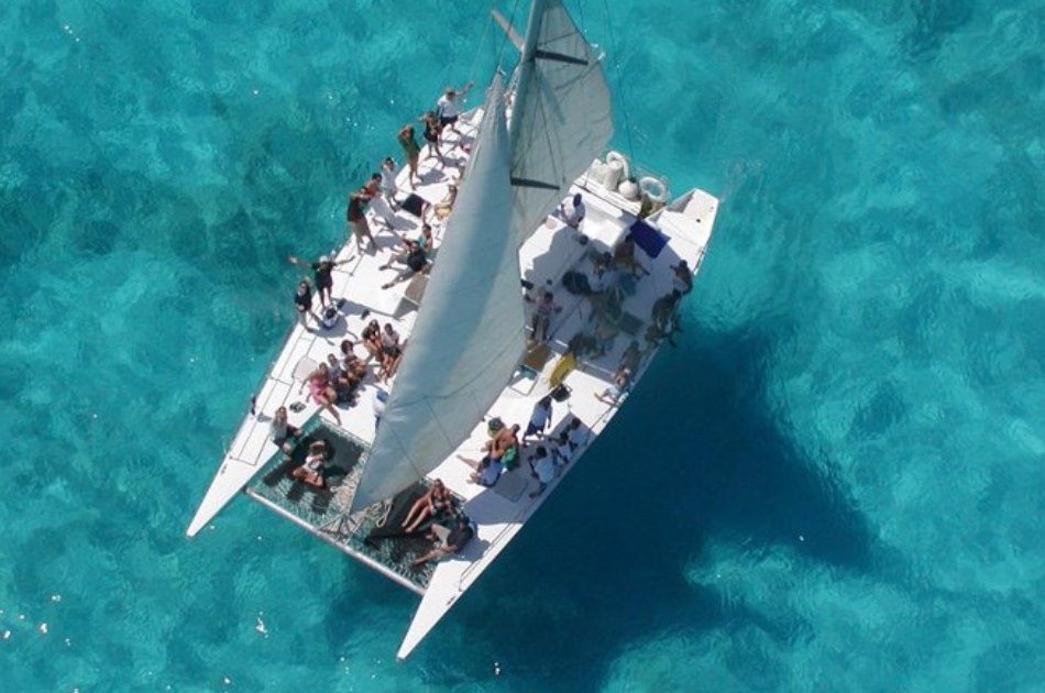 7 Hour Isla Mujeres Catamaran PDEX Private Tour (for up to 35 people)