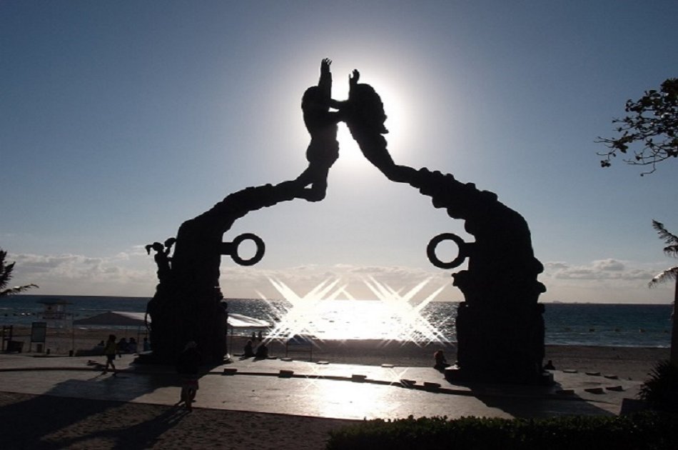 Tulum, Cenotes & Playa del Carmen 1 Day VIP Private Tour from Cancun/ Riviera Maya