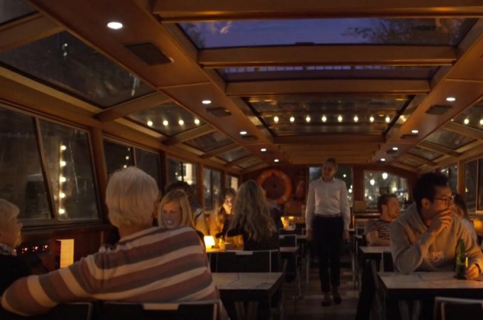 Cosy Evening Canal Cruise Amsterdam 