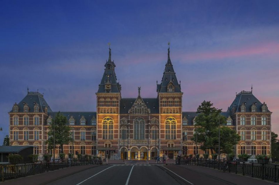 Enlightening City Canal Cruise & Rijks Museum