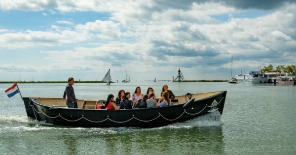 Historical Sightseeing Tours by Watertaxi at Hoorn NL