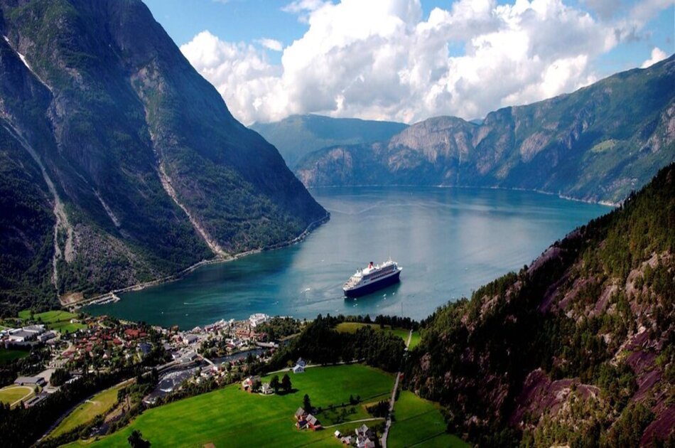 Private day tour to Eidfjord - Hardanger Fjord Cruise and Vøringsfoss waterfall