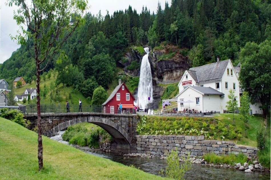 Private day tour to Eidfjord - Hardanger Fjord Cruise and Vøringsfoss waterfall