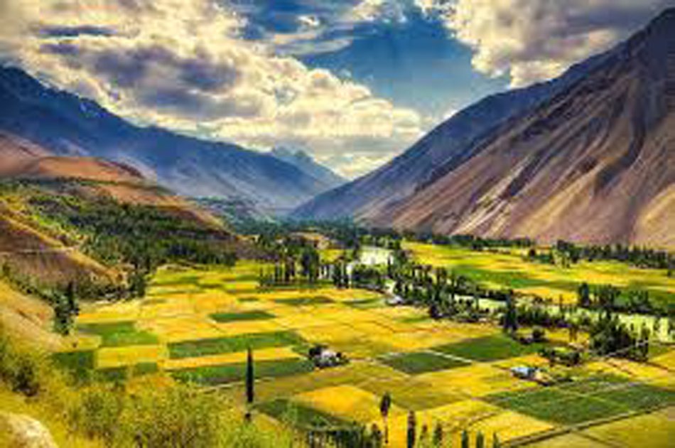 21 Day Budget Tour Hunza, Minapin, Chitral, Swat & Peshawar Pakistan