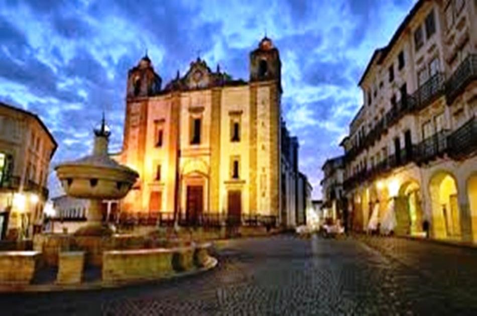 Day Trip to Evora (UNESCO World Heritage) with Lunch from Lisbon