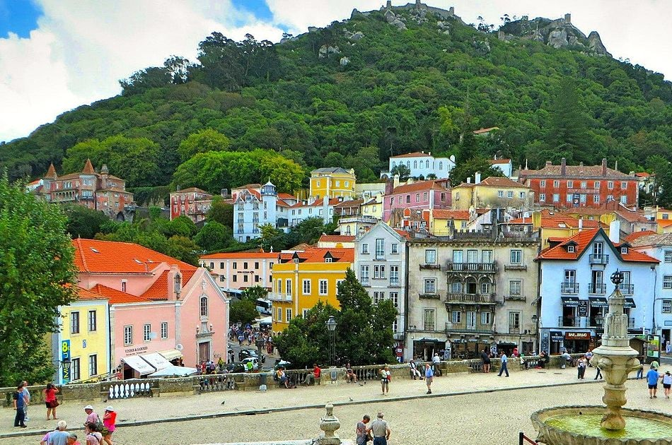 Full Day Private Cascias, Sintra and Quelez Tour