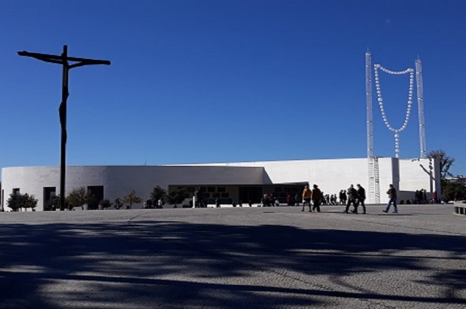 Full Day Tour from Lisbon including Fátima Sanctuary, Nazaré and Óbidos