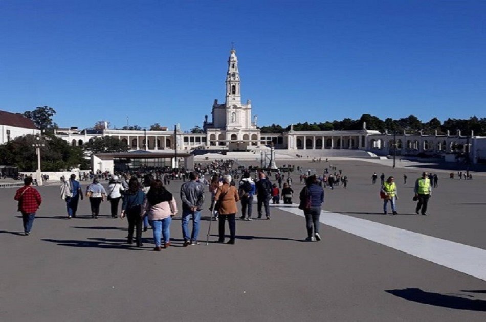 Full Day Tour from Lisbon including Fátima Sanctuary, Nazaré and Óbidos