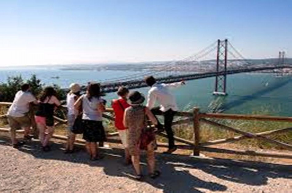 Lisbon Tour to Arrabida & Sesimbra Natural Park- with fish / seafood lunch