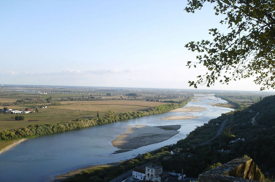 Private Tour Route Castles and Caves, Santarem, Almourol, Tomar from Lisbon
