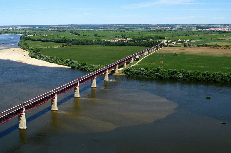 Private Tour Route Castles and Caves, Santarem, Almourol, Tomar from Lisbon