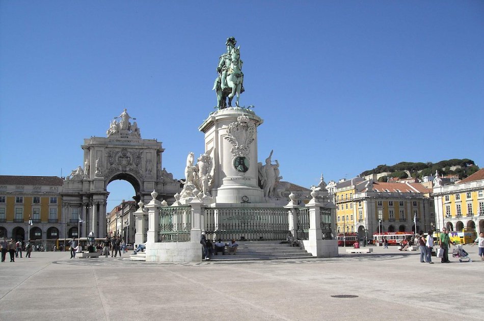 Two-Way Private Transfer Between Lisbon Airport and Lisbon City