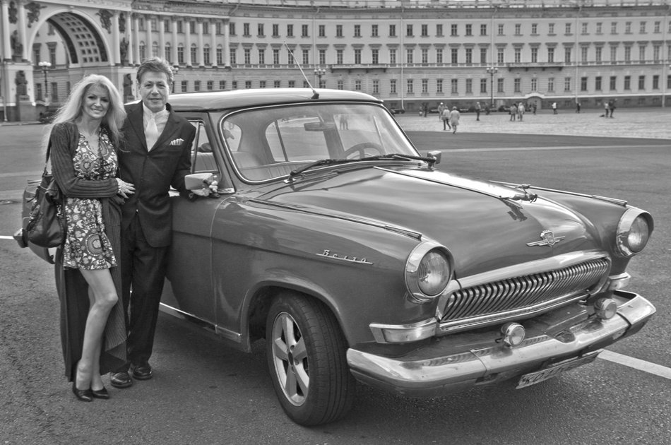Private 3 Hour Photo Shoot Tour in Authentic Soviet Volga Vehicle
