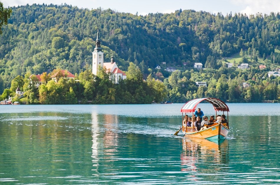Lake Bled & Postojna cave in one day | Private trip from Ljubljana