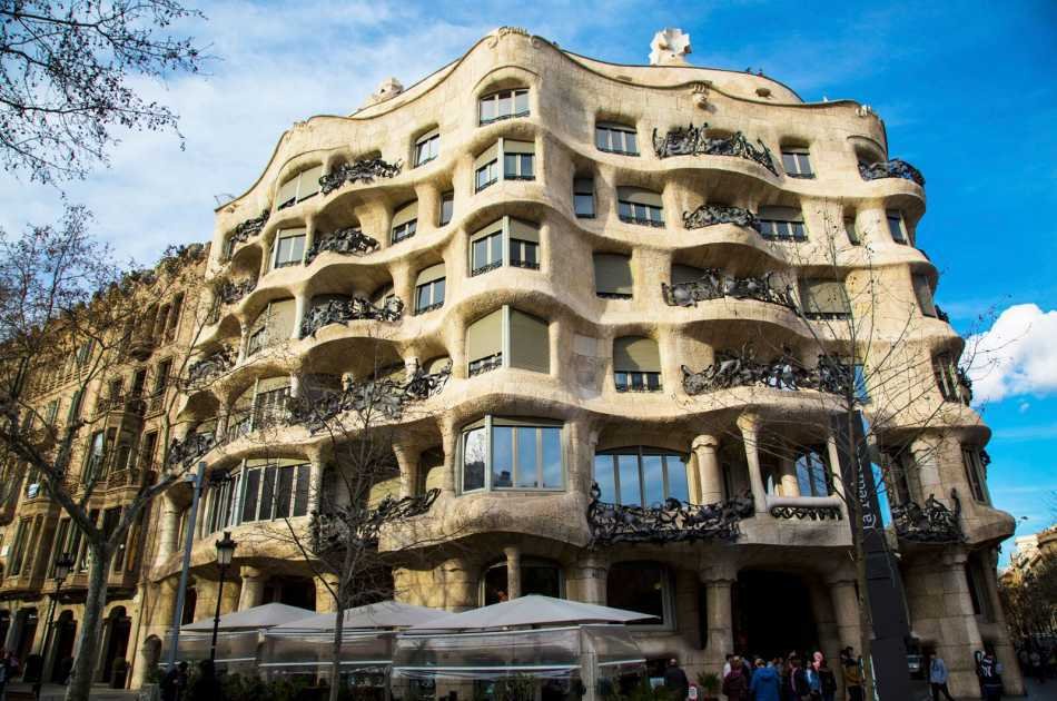Barcelona’s Modernist Houses: Gaudi Private Walking Tour