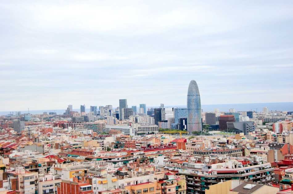 Highlights of Barcelona: Full Day Private Tour With Lunch
