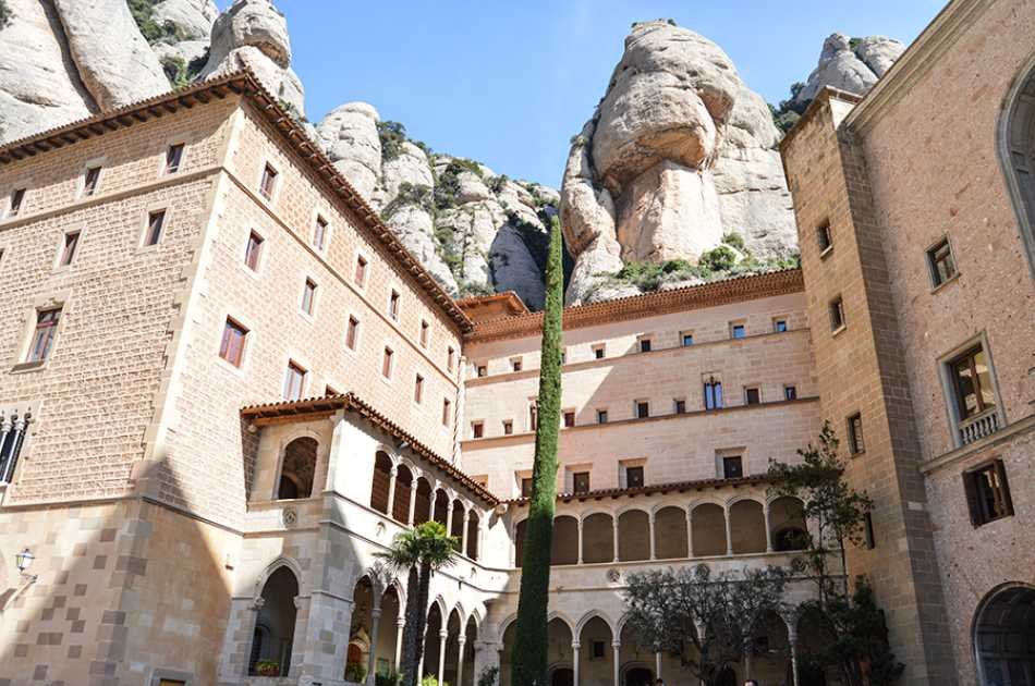 Montserrat Mountain Private Experience with Lunch Included