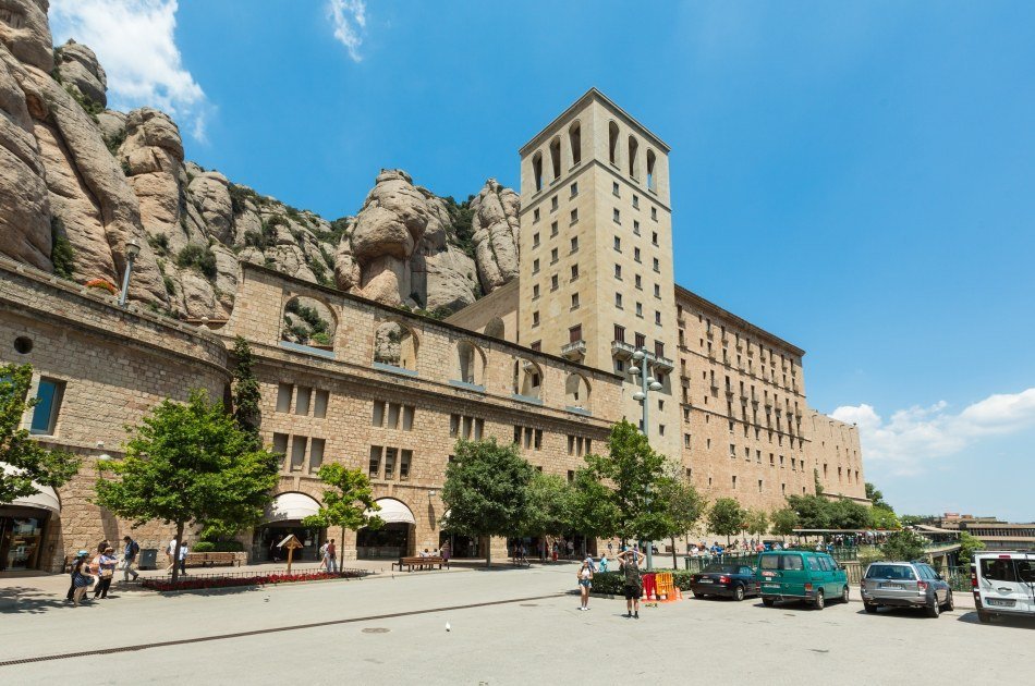 Round Trip Private Transfers Between Barcelona BCN Airport and Barcelona Cruise Port