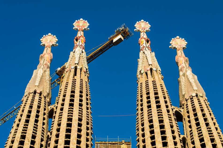 Sagrada Familia Facades Tour With Exclusive and Detailed Explanation Without Entrance Tickets