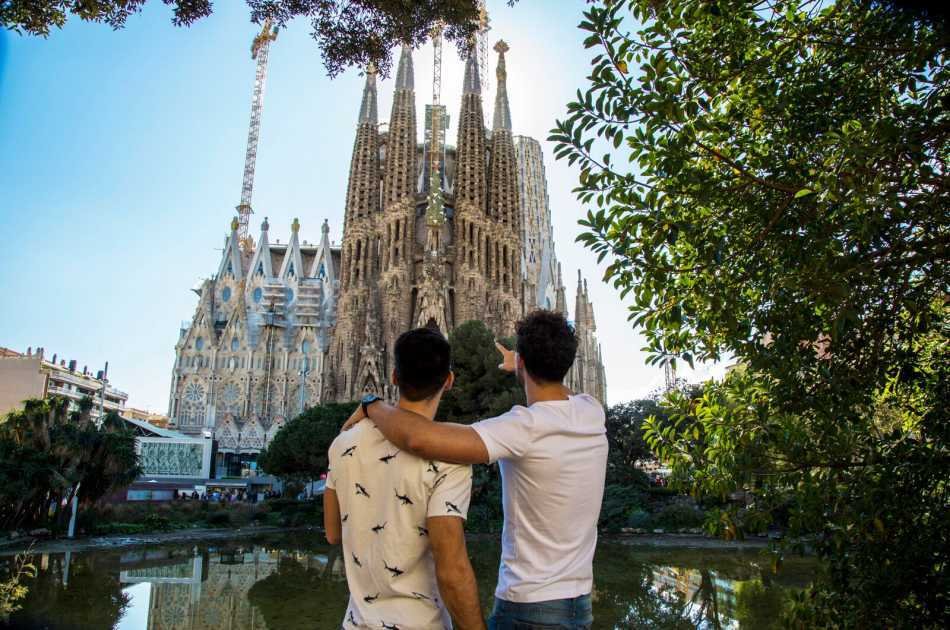Sagrada Familia Facades Tour With Exclusive and Detailed Explanation Without Entrance Tickets