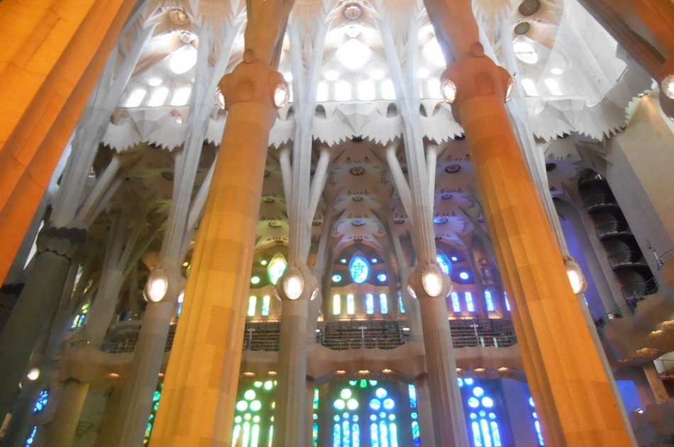 Sagrada Familia, Gothic Quarter & El Born Private Tour
