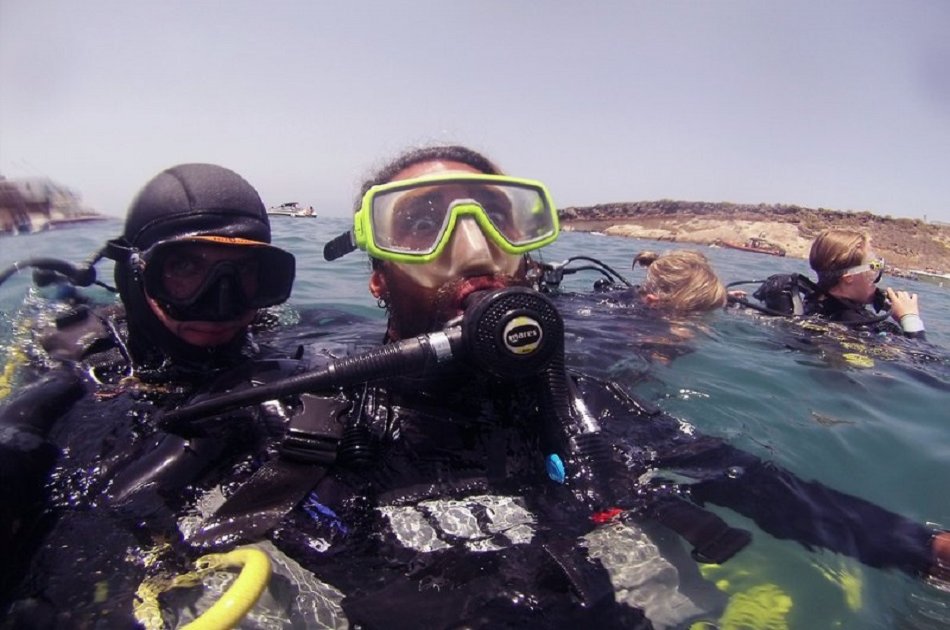 Try 40 minutes of Diving for beginners in Los Cristianos