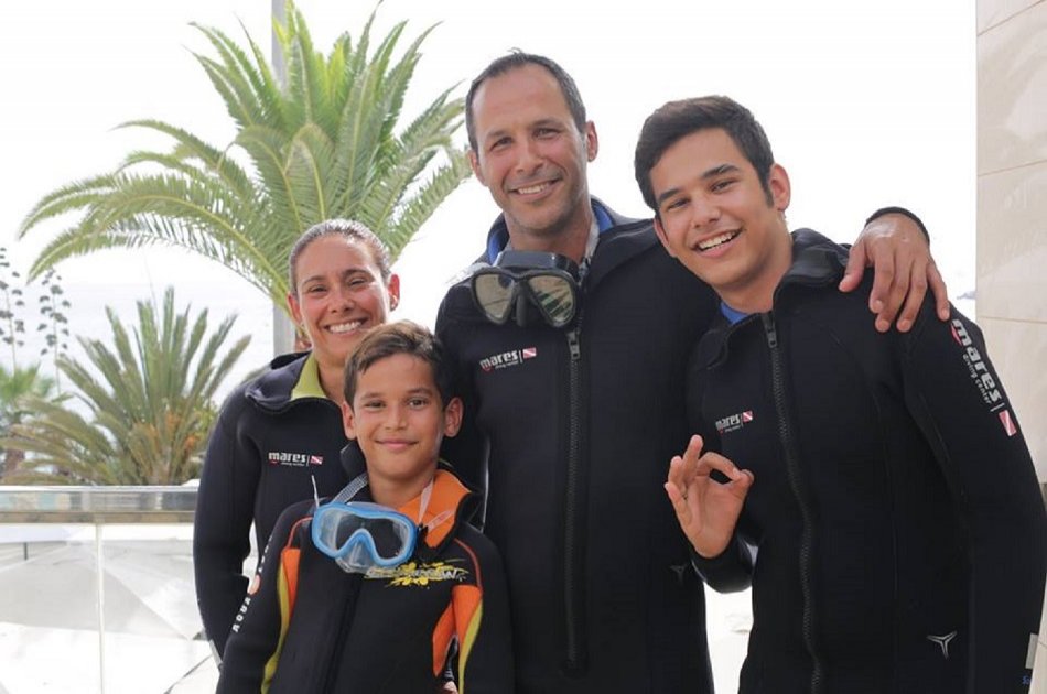 Try 40 minutes of Diving for beginners in Los Cristianos