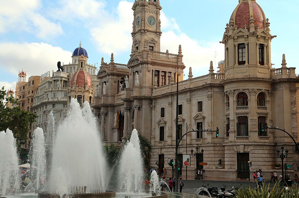 Valencia Historical Guided Tour and Traditional Meal