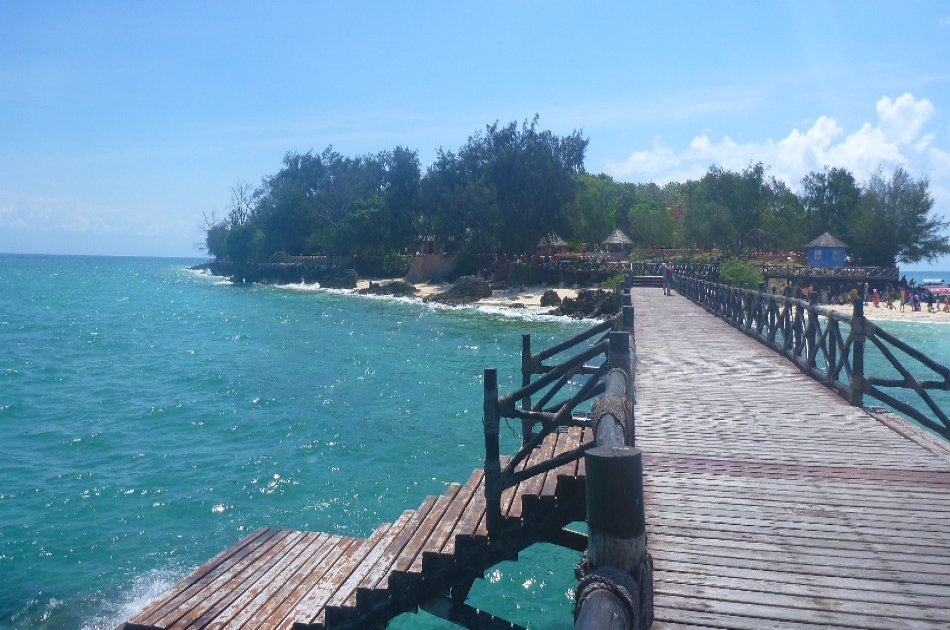 Group Tour to Stone Town & Prison Island in Zanzibar