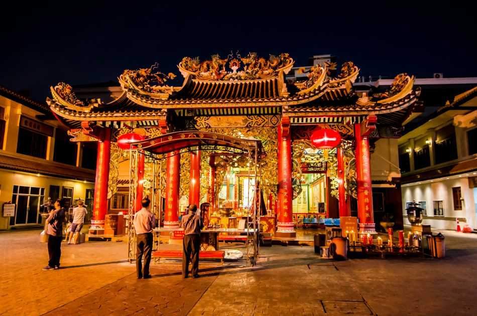 Night Tour Experience in China Town & Flower Market