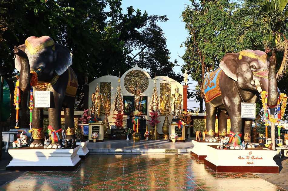 Private Day Tour of Wat Prathat Doi Kham, Wat Phalad, Wat U Mong in Chiang Mai