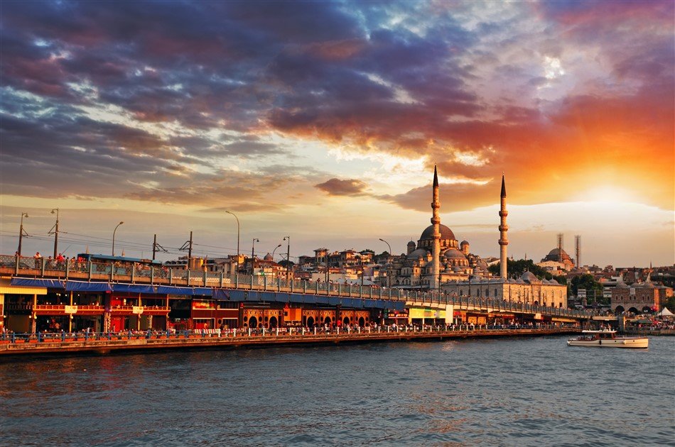 Bosphorus Cruise 2.5 Hours with Ottoman Palace in Istanbul