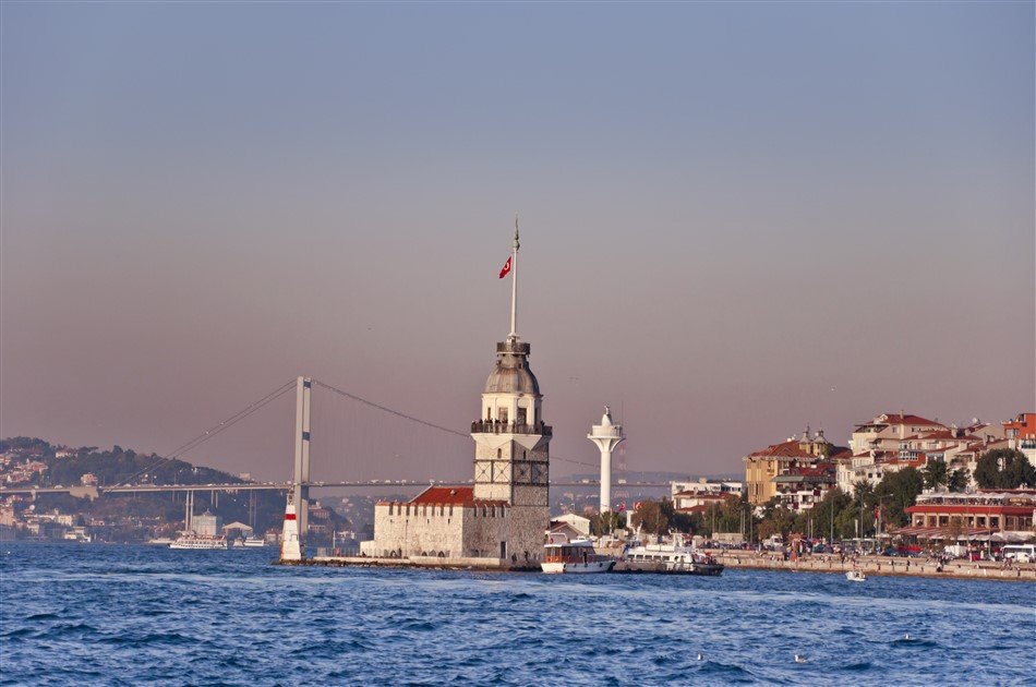 Bosphorus Cruise 2.5 Hours with Ottoman Palace in Istanbul
