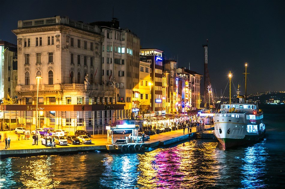 Bosphorus Dinner Cruise with Entertainment in Istanbul
