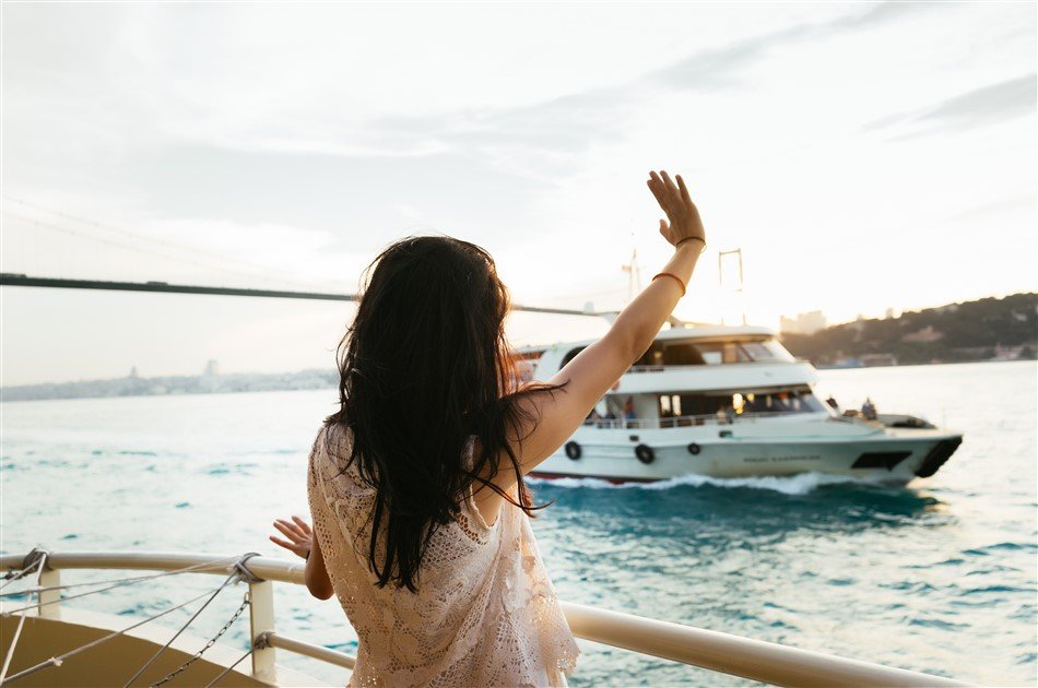 Bosphorus Dinner Cruise with Entertainment in Istanbul