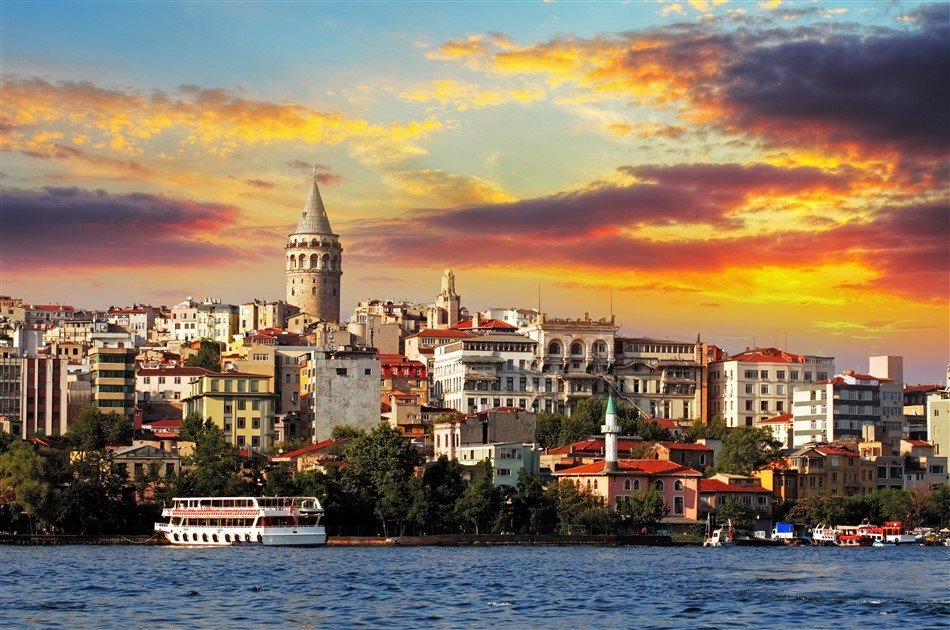 Bosphorus Dinner Cruise with Entertainment in Istanbul