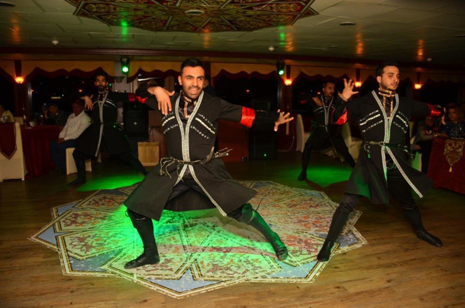 Bosphorus Dinner Cruise with Entertainment in Istanbul
