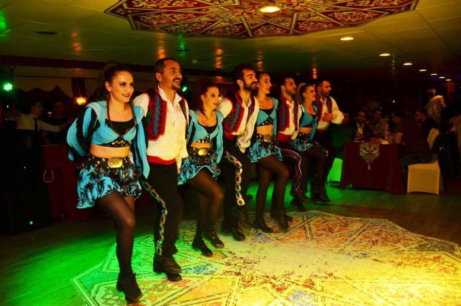 Bosphorus Dinner Cruise with Entertainment in Istanbul