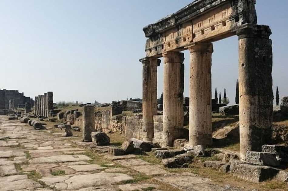 Enjoy a Full Day Tour in Pamukkale and Aphrodisias from Kusadasi