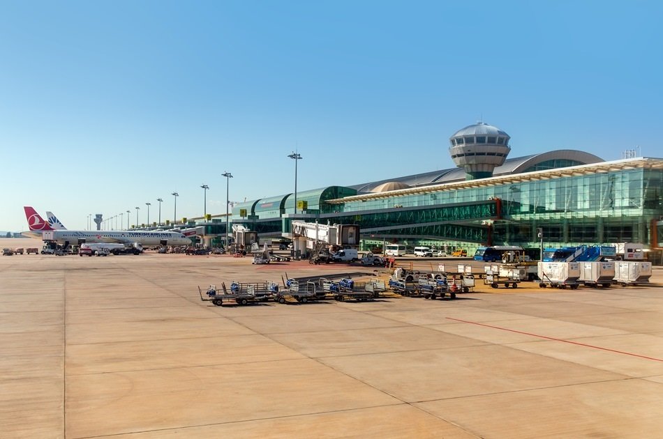 Izmir Airport Private Arrival Transfer to Kusadasi